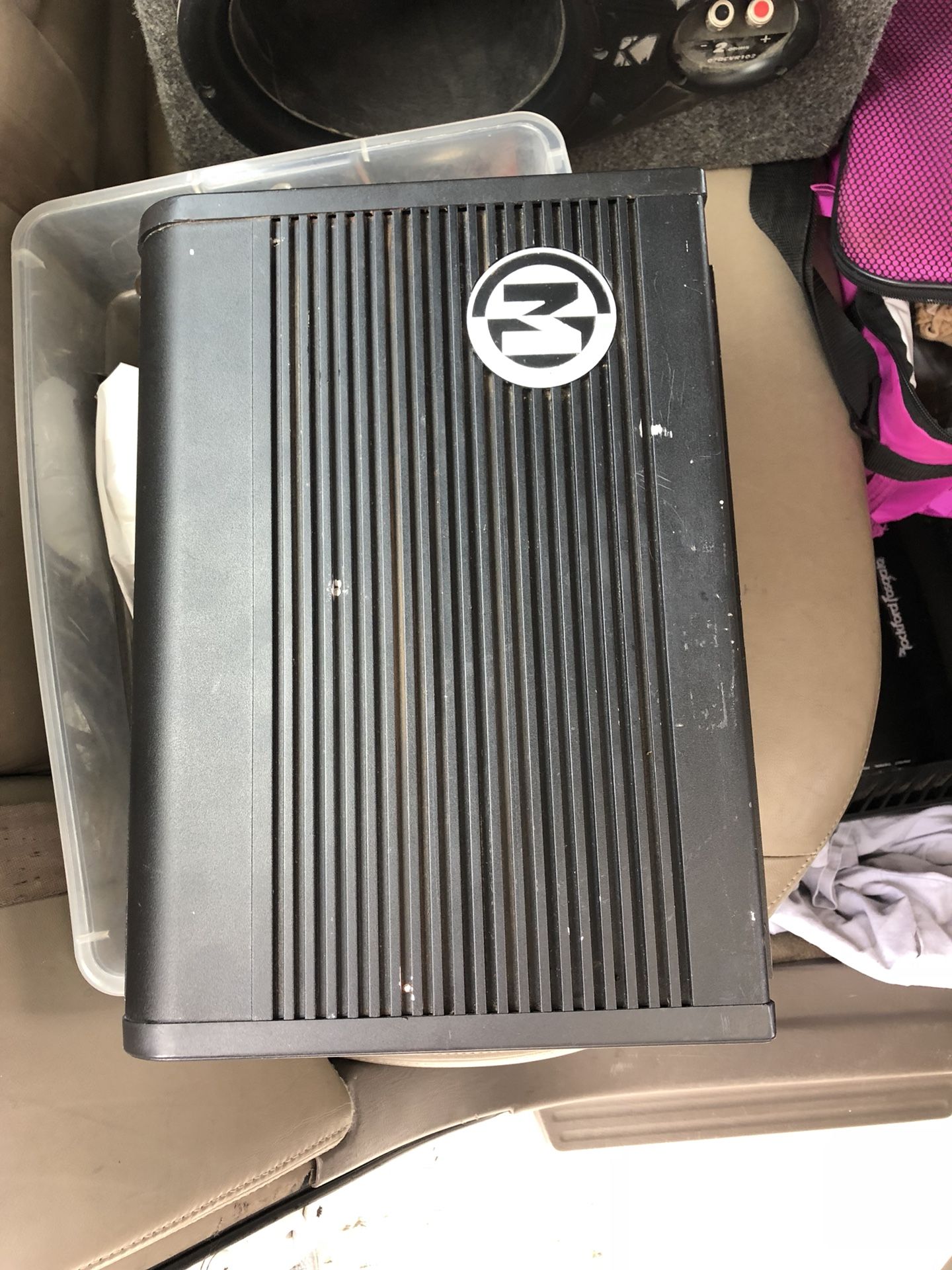 Memphis PRD 1000.1 mono amp that is 1 ohm stable!!!