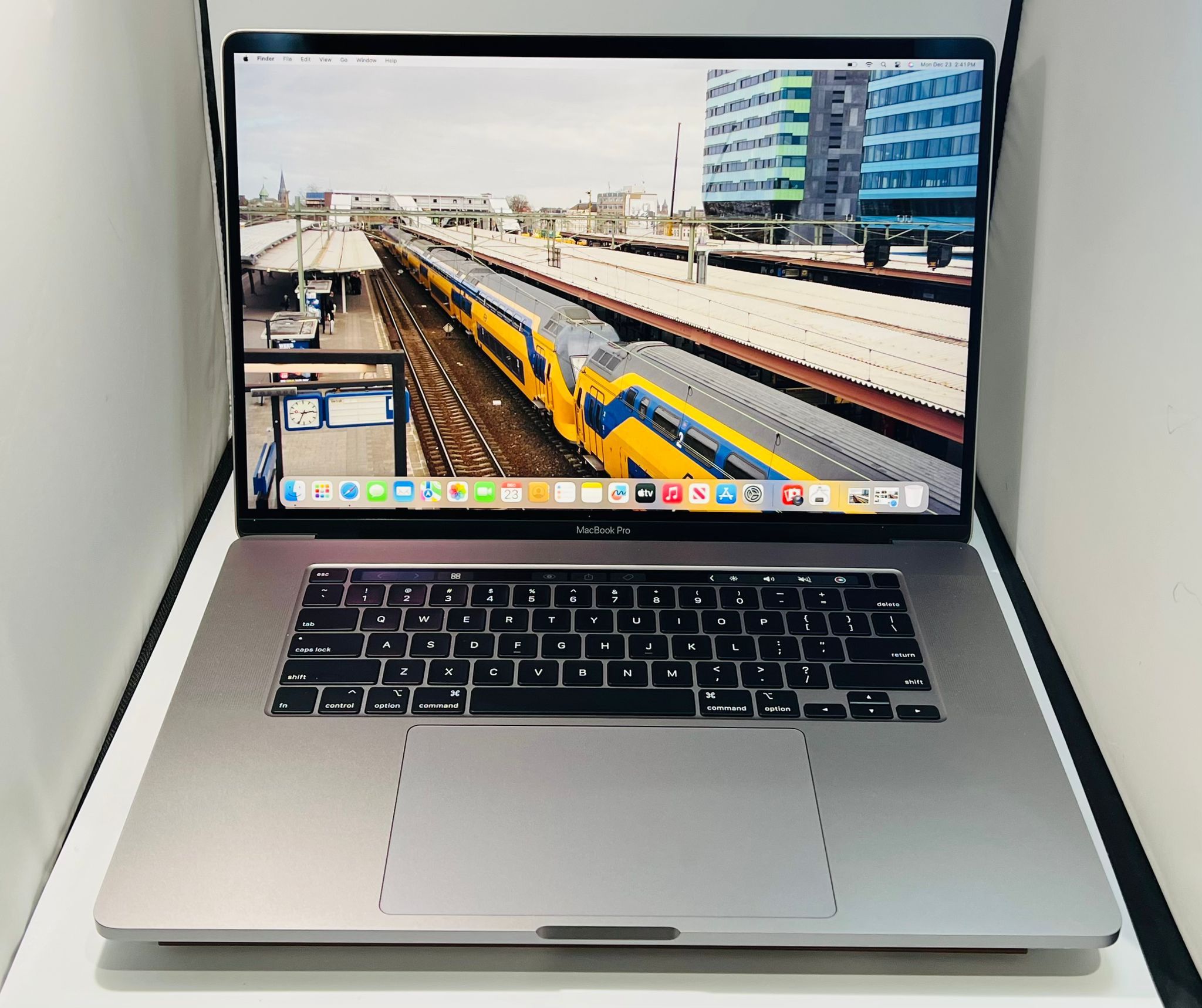 Apple MacBook Pro 16” 2019 Core i7 2.6Ghz 16GB 500GB TouchBar 