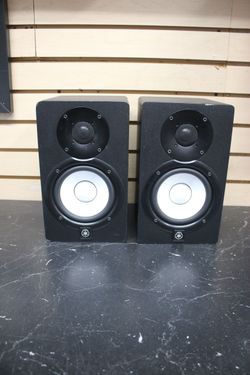 Yamaha HS5 Powered Studio Monitor Speakers Pair