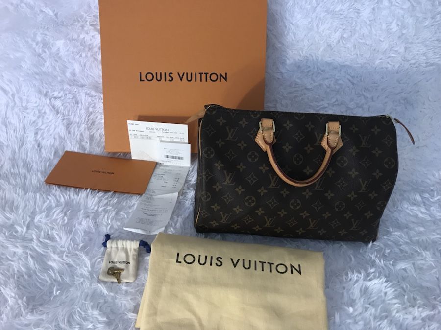 Louis Vuitton Speedy Bandouliere 35 - very used condition, no strap (read  description) for Sale in Downers Grove, IL - OfferUp