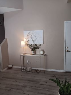 Entry way table