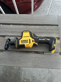 New 20v Dewalt Brushless Saw Only
