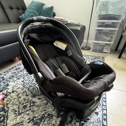Graco Infant Car Seat with Base. 