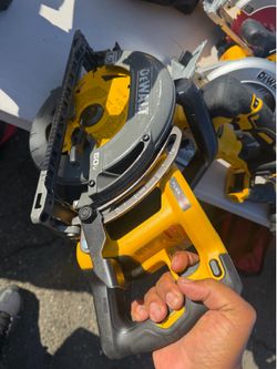DEWALT DCS577 60V MAX FLEXVOLT 7-1/4" Worm Drive Style Circular Saw
