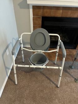Portable Bedside Commode with Bucket and Arms
