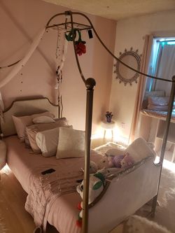 Bed twin gold princess
