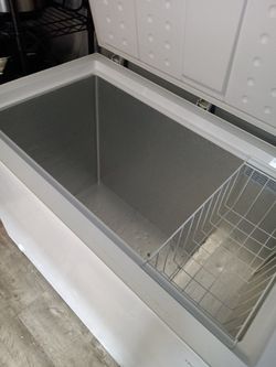 Insignia Freezer 10.2 Cubic Feet