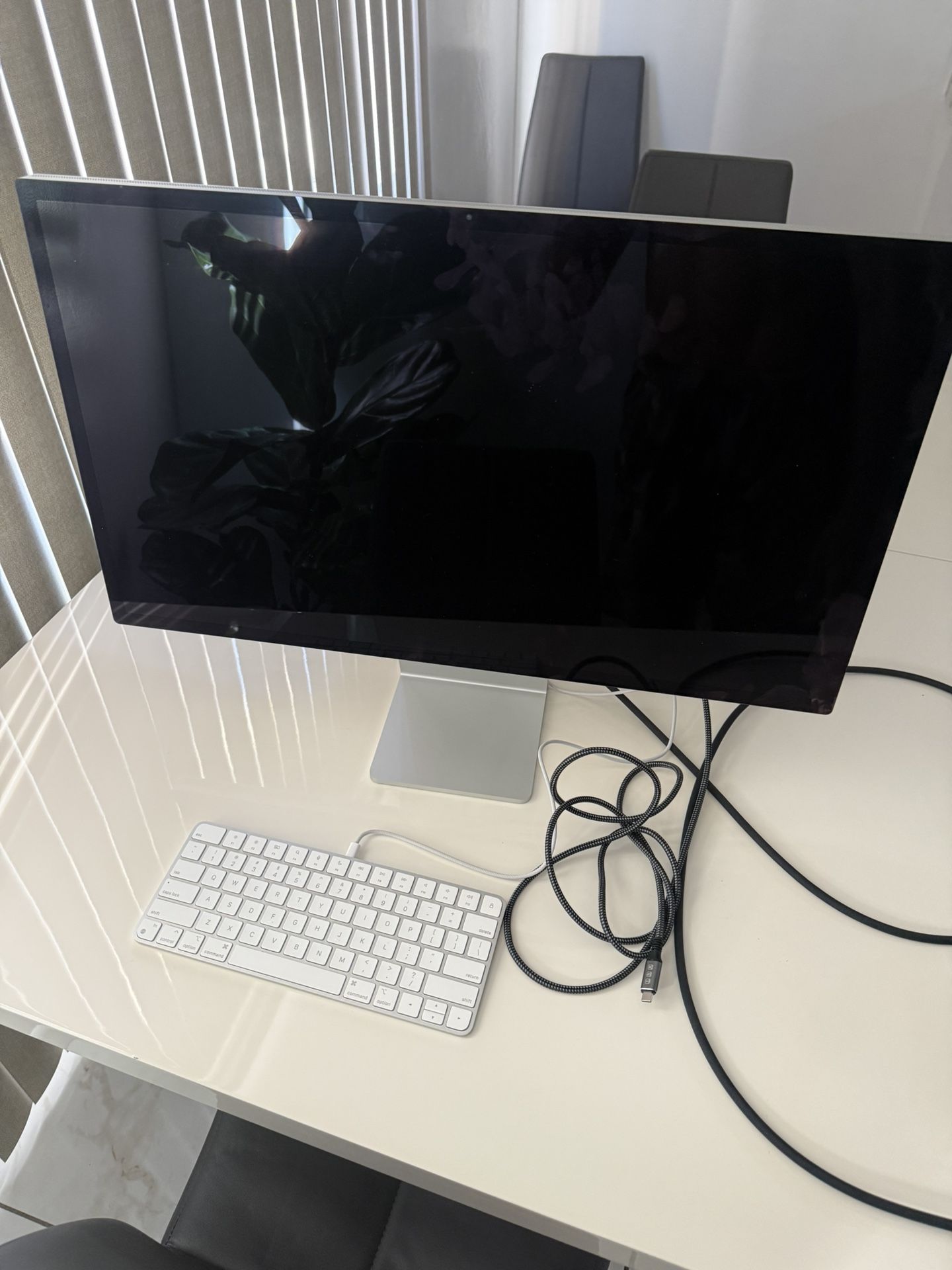 Apple 27" Studio Display 5K Retina LCD Tilt Adjustable Stand Silver A2525 MK0U3LL/A