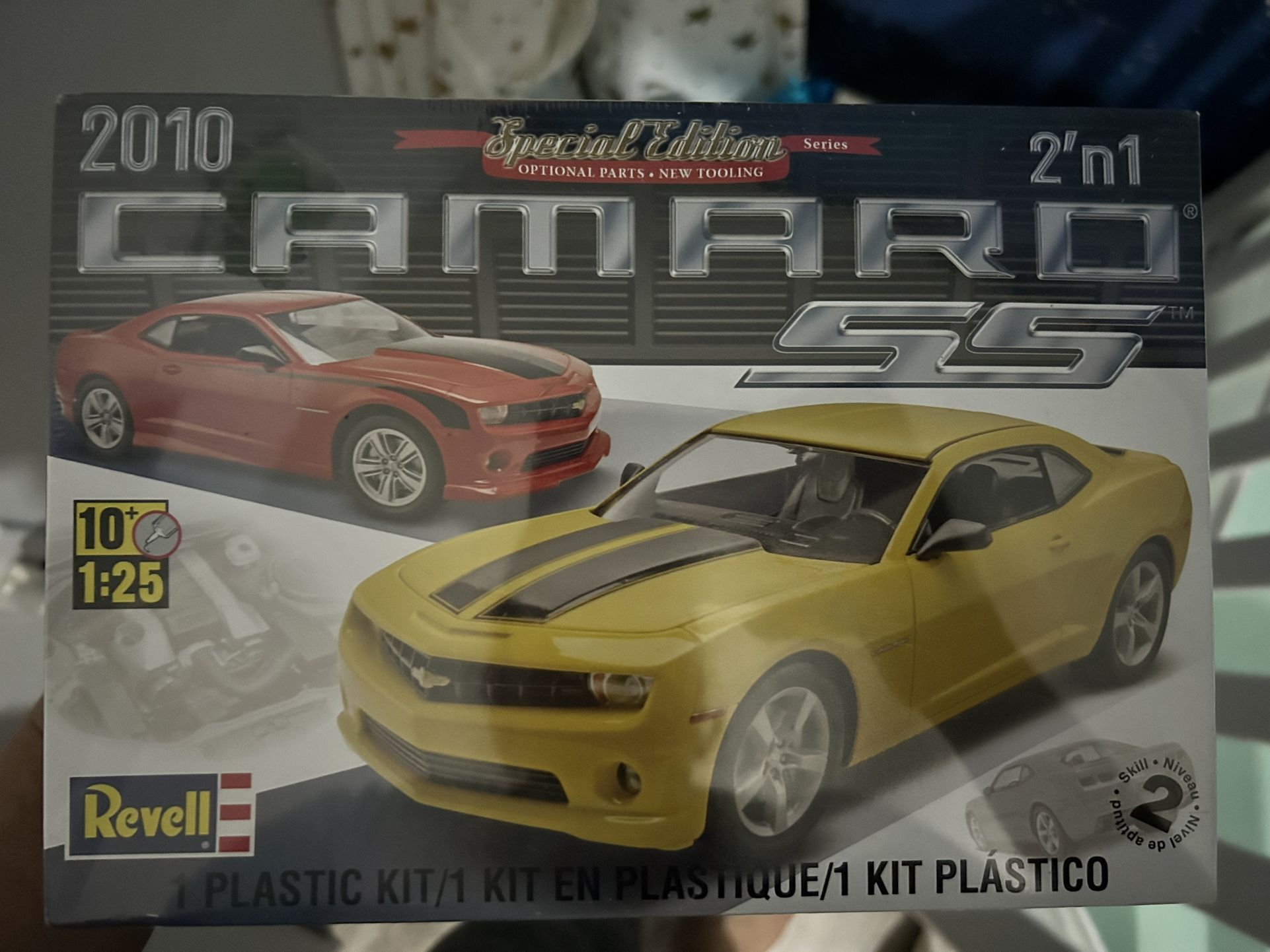 Revell 1/25 2010 Camaro SS 2n1 Special Edition Series Plastic Car Model Kit 4239