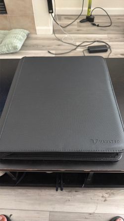 Vaulted Black Zip Trading Card Binder (Top Loader)
