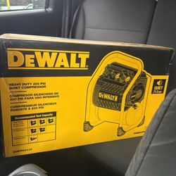 DEWALT Air Compressor 200-PSI Max, 