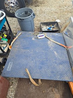 Uline Blue 5x5 10,000 Pound Scale