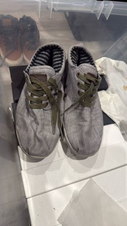 Mens Size 7 Toms Shoes