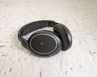 Sennheiser HD 558 Open-Back Audiophile Headphones (With Original Cable)