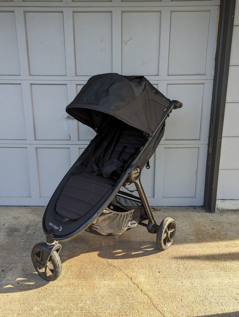 Baby Jogger City Mini GT2 Stroller with winter footmuff