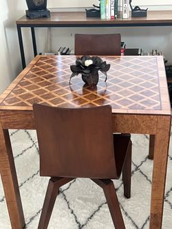Table & Chairs
