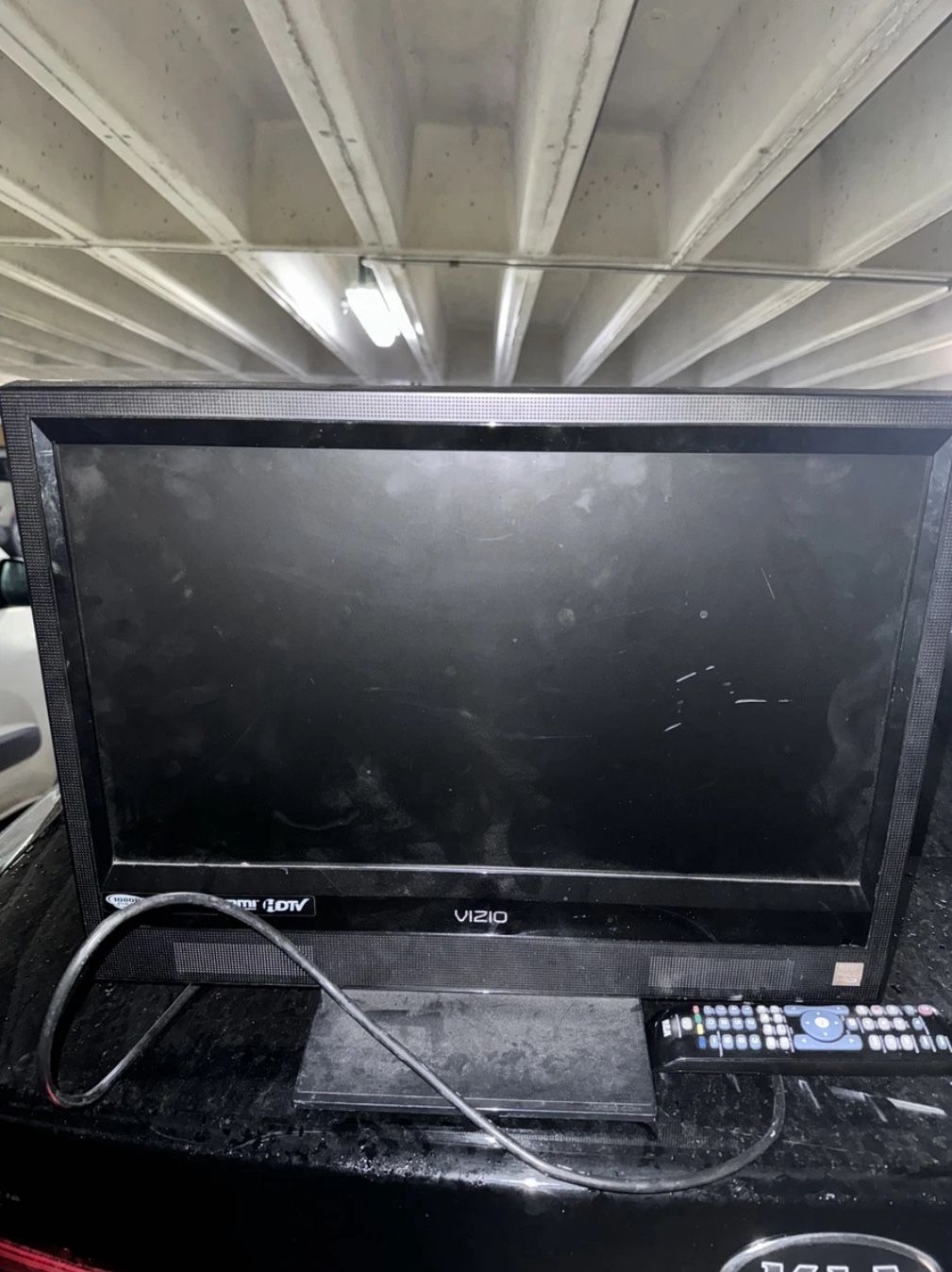 Vizio VO22L 22 Inch 1080 LCD HDTV Flat Screen TV HDMI GAMING KITCHEN with remote