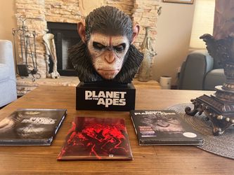WETA Planet of Apes DVD set with Caesar collectible Bust