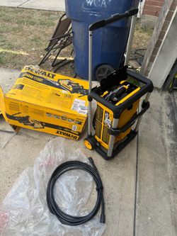 DEWALT 3000 PSI 1.1 GPM 15 Amp Cold Water Electric Pressure Washer with Internal Equipment Stor