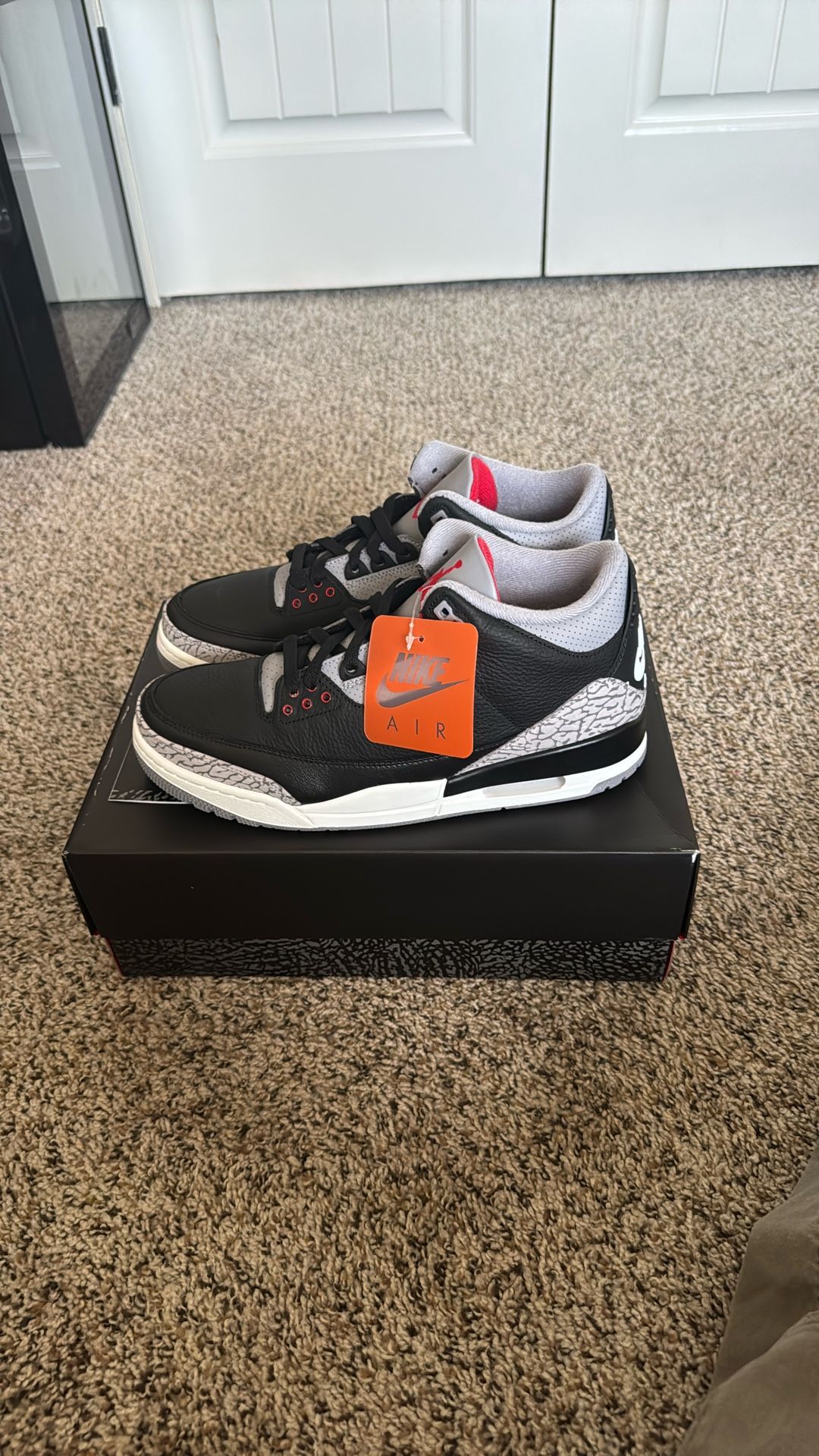 AIR JORDAN RETRO 3 “BLACK CEMENT” SIZE 10 IN MEN’S