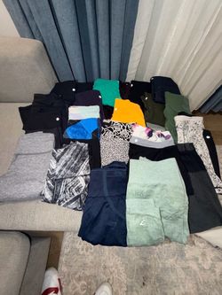 Large bundle of M/F Lululemon/Gymshark in multiple sizes! (100 pieces)
