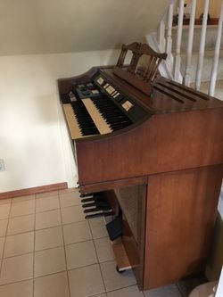 Wurlitzer Electric Organ - FREE