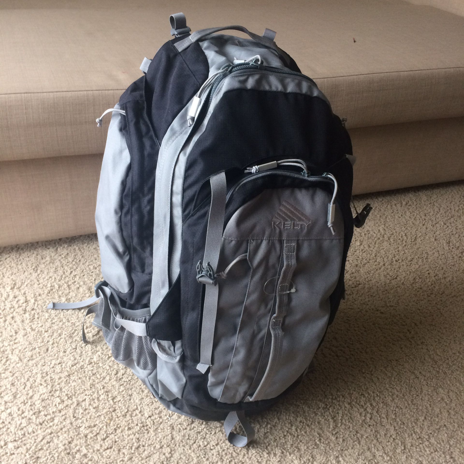 Kelty Redwing 3100 backpack . Black & Grey