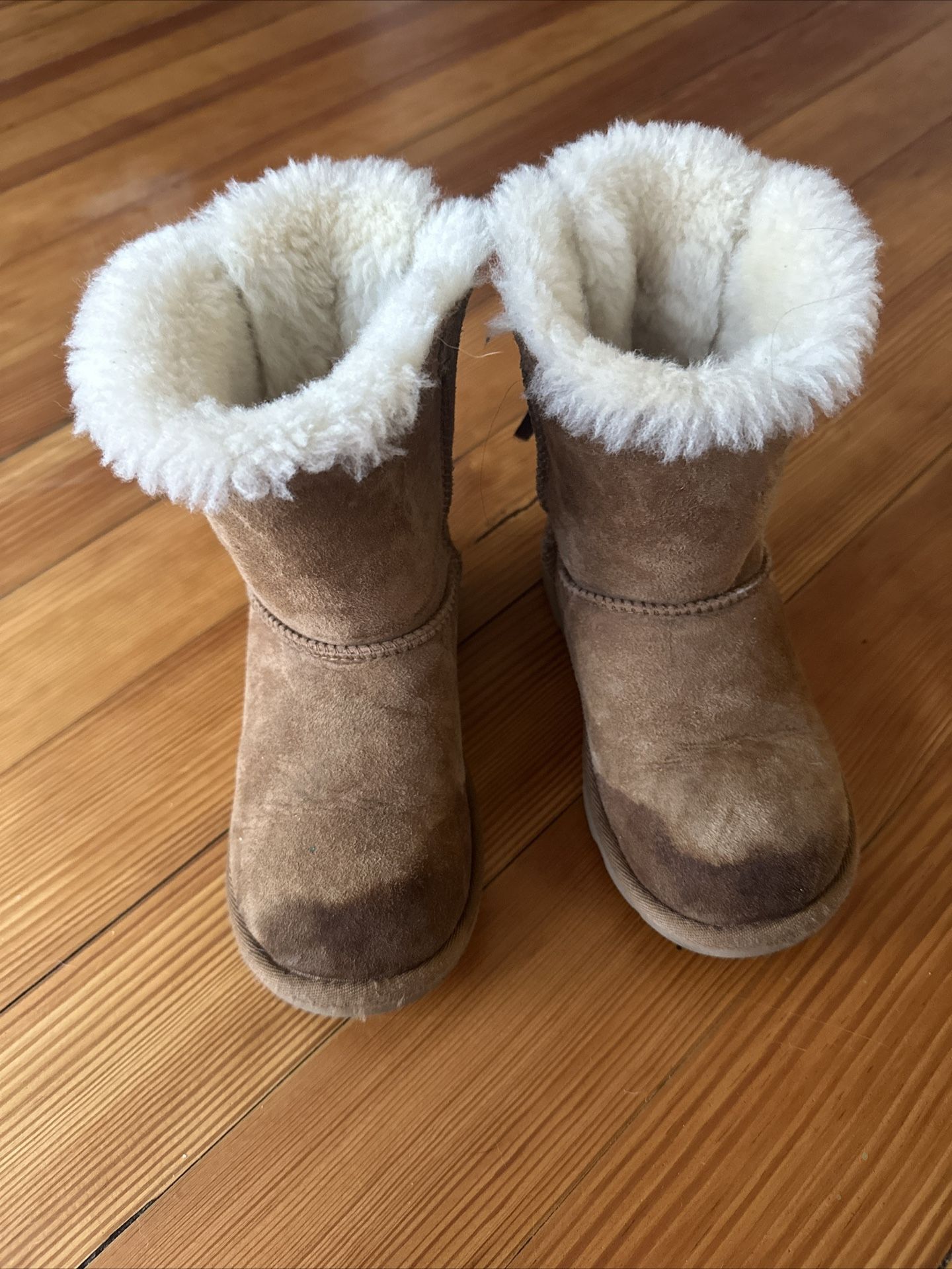 Girls Ugg Boots Size 13