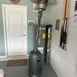 Patio heater, need to be tightening but everything is good