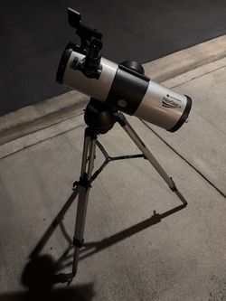 Celestron NexStar 114GT 31142 114mm 1000mm Reflector Telescope w/ Tripod