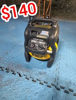 DEWALT 2.5 Gallon 140 PSI Cordless/Portable Air Compressor