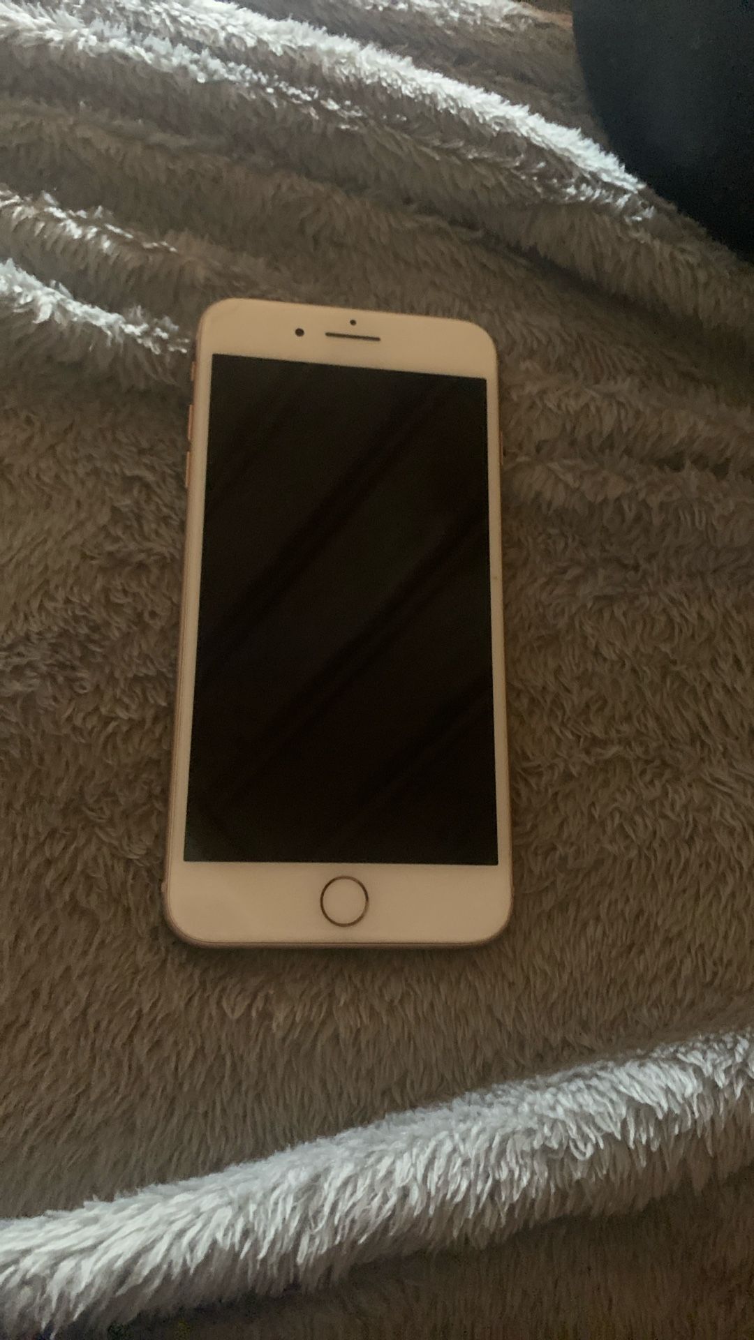 iPhone 8 Plus Rose Gold (LOCKED)