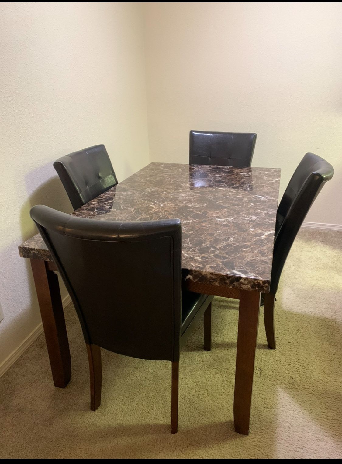 Beautiful Dining Table W/ 4 Chairs 