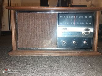 RCA Victor Vintage AM/FM Tabletop Radio