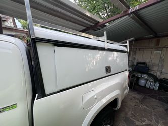 Truck bed tool box