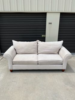 Off-White Havertys Loveseat