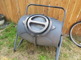 Tumbler on wheels composting bin