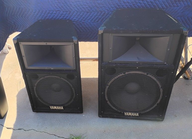 2 Yamaha Passive Speakers