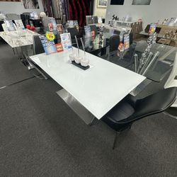 Beautiful White Expanding Table 😍  On Sale ⏰