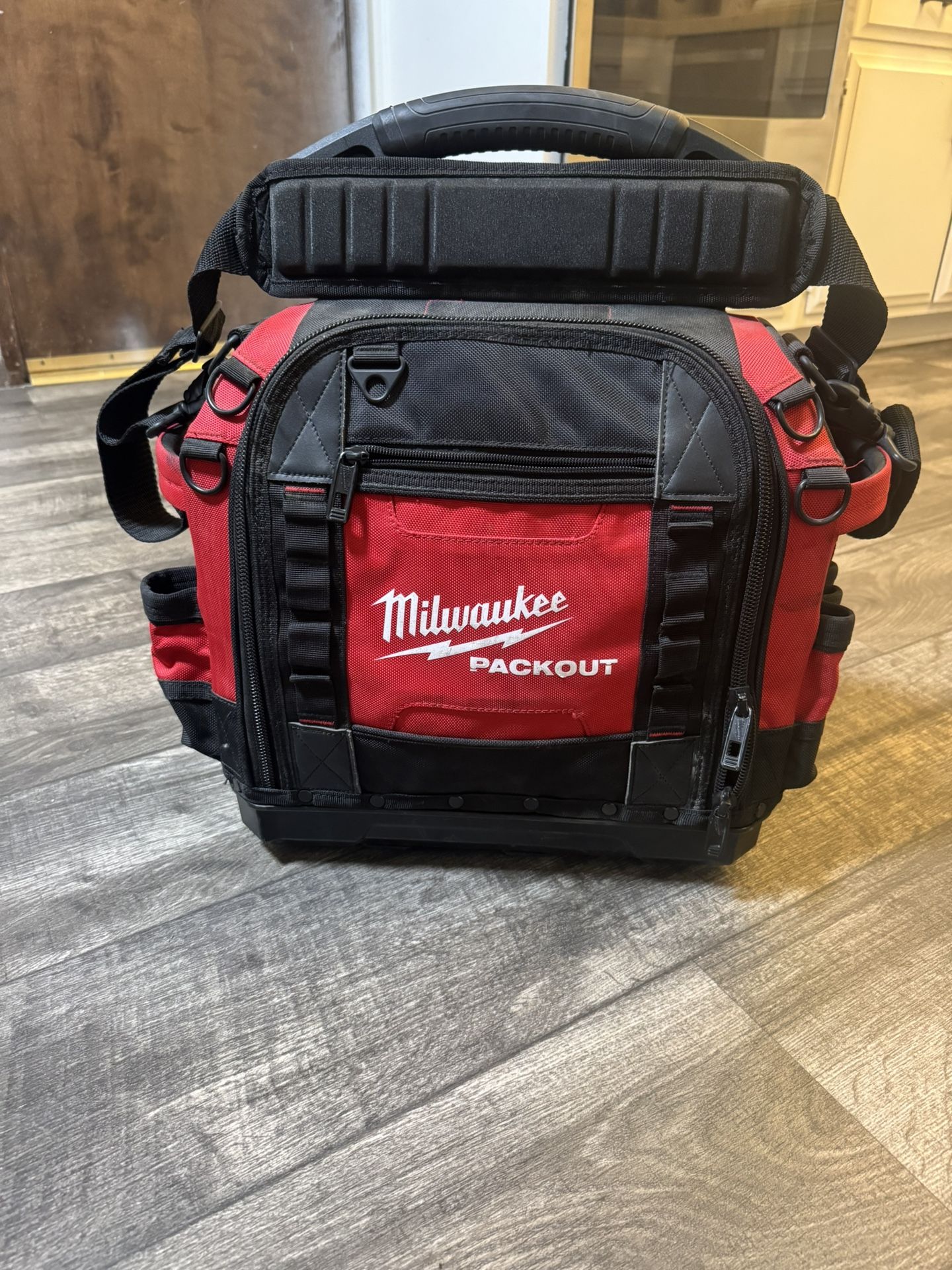 Milwaukee PACKOUT 15 in. Structured Tool Bag