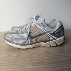 Nike Vomero 5 (Size 10.5M)