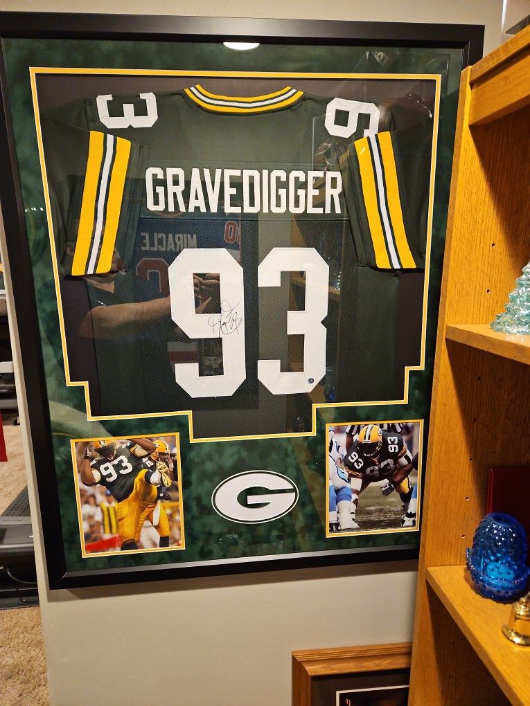 Gilbert Brown Autographed Jersey Framed