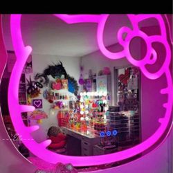 👍Hello Kitty LED Wall Mirror
Impressions Vanity$10 Down Payment Financing And Delivery Available 