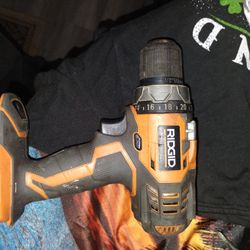 Rigid 1/2 Drill With Twin Battery Charger And 2 2.0 Batteries