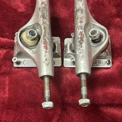 Independent Skate Trucks 