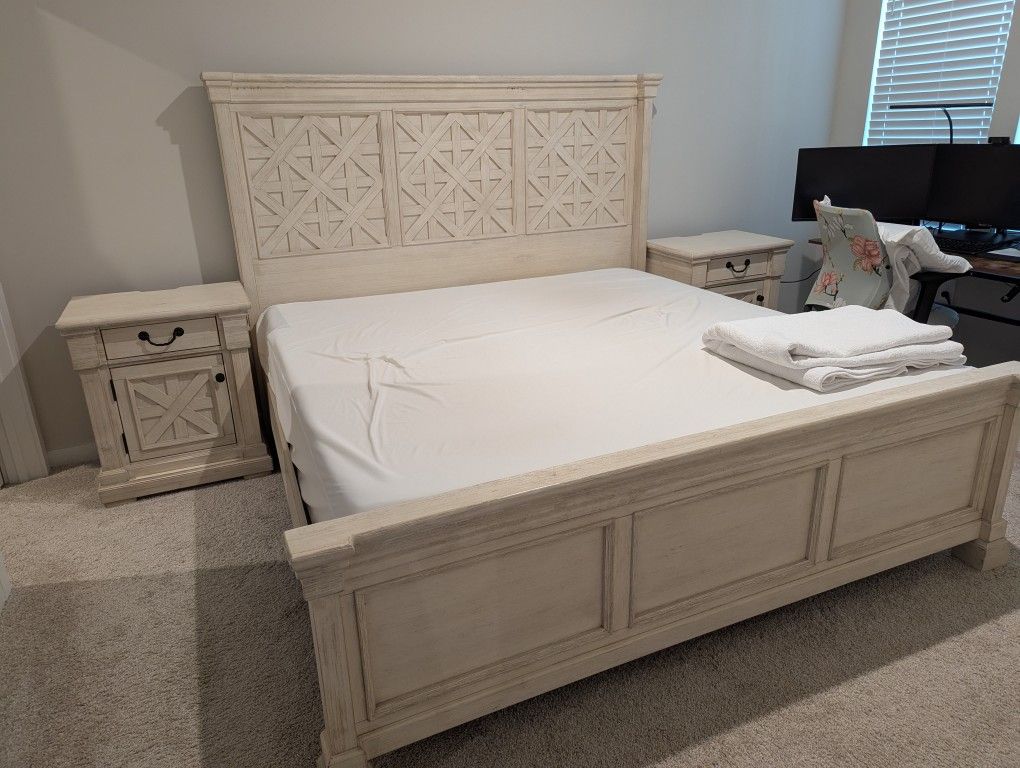 Farmhouse Style Solid Wood King Size Bed Frame And Nightstands