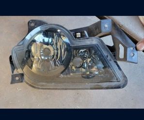 2002 Chevy Avalanche  Left Driverside Foglight In Good Condition