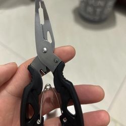 Lure pliers