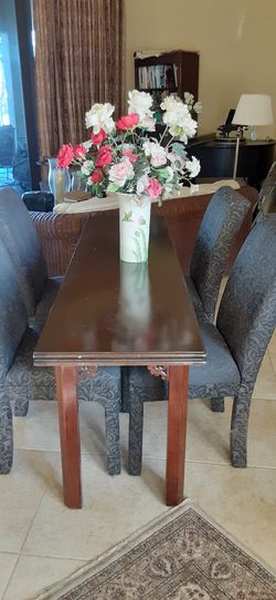 Dining room table with 4 chairs