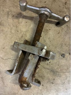 Automotive rear hub puller30